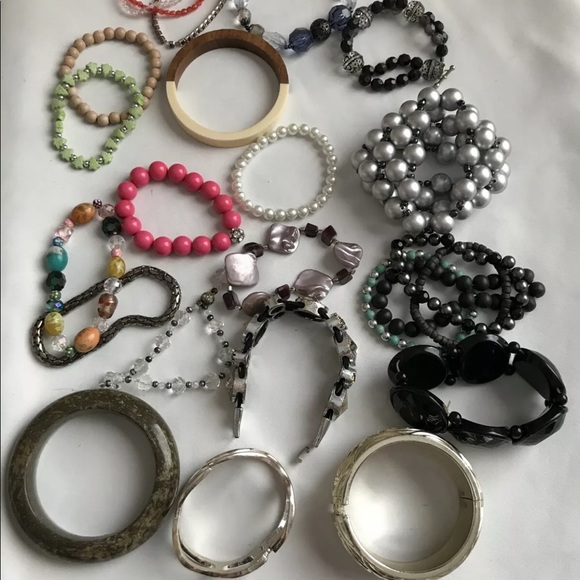 Bracelets Lot Vintage to Modern 24 pcs mixed - Picture 8 of 8